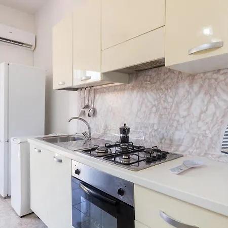 Air-Conditioned Studio Near The Sea With Wi-Fi Garden And Bike 펜션 *